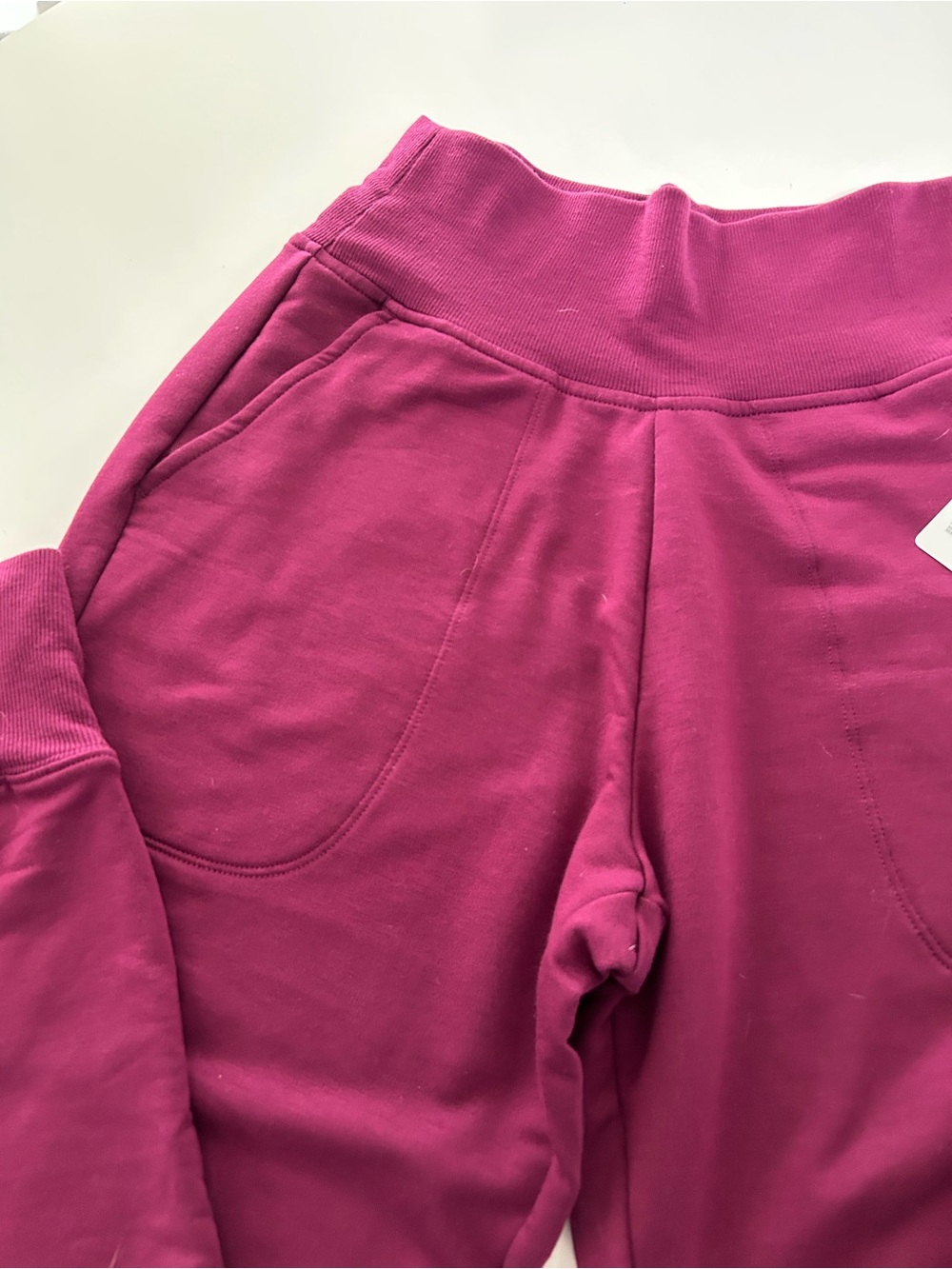 Athleta Coaster Luxe High Rise Jogger
Nirvana fabric is ultra-soft - Picture 5 of 9